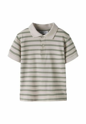 Polo à manches courtes beige et vert clair à rayures, avec deux boutons et un col classique.