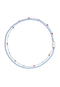 Perlekæde med lyseblå perler, røde accenter og sølvkæde. Har en metallisk lukning med "BREIL" indgraveret.