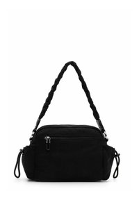 Borsa in tessuto nero con manico intrecciato e hardware argentato. Presenta un compartimento principale con zip e una tasca frontale con zip. Esterno testurizzato.