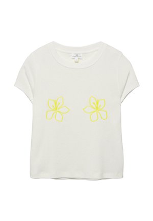Biały krótki t-shirt z krótkim rękawem, obcięty, z okrągłym dekoltem i dwoma żółtymi kwiatowymi wzorami na piersi.