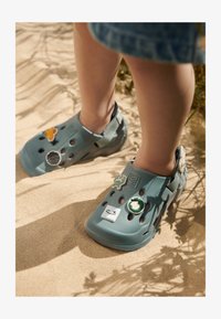 Unselected, whale blue mix