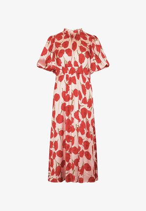 Rózsaszín maxi ruha piros virágmintával, puffos ujjakkal, magas nyakkal és derékvonallal, amely gyűrt részleteket mutat.