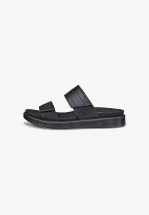 Sandalo nero slip-on con due ampie fasce regolabili e suola spessa rigata, mostrato di profilo su sfondo bianco.