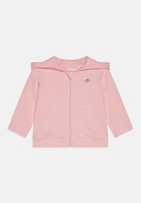 Felpa rosa con zip realizzata in morbido cotone, dotata di cappuccio, due tasche frontali e polsini a coste. Piccolo logo ricamato sul petto.
