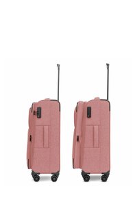 Roze zachte bagage met een gestructureerde afwerking, dubbele wielen en een telescopische handgreep. Beschikt over meerdere ritszakken en een vergrendelmechanisme.