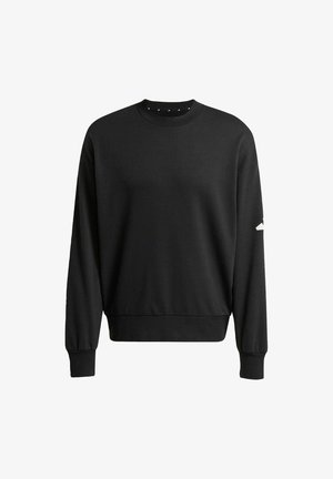 Crna dukserica s dugim rukavima, okruglim izrezom i rebrastim manžetama. Izrađena od mekog materijala, s bijelim akcentom na lijevom rukavu.