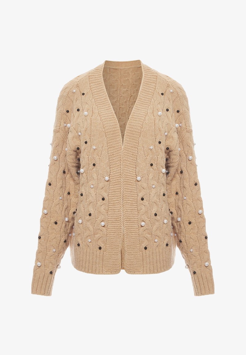 Cardigan bej din tricot cu cabluri, cu decolteu în V, decorat cu mărgele negre și albe, cu un model texturat și deschis în față.