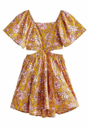 Robe jaune à fleurs avec des fleurs roses et blanches, manches courtes bouffantes, taille découpée et jupe évasée.