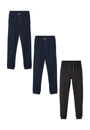 Drei Paare Jogginghosen: zwei in Marineblau mit elastischen Taillenbünden und Bündchen, eine in Schwarz mit verstellbarem Kordelzug und Bündchen.