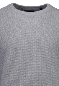 Maglione grigio con texture, caratterizzato da un collo rotondo e un delicato motivo a tessitura, realizzato in un tessuto morbido per comfort e calore.