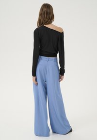My Essential Wardrobe Top dugih rukava - black