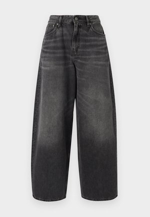 Svarta vida jeans med hög midja, framknäppning med knappar, dragkedja och klassisk femficksdesign, visade mot en enfärgad bakgrund.