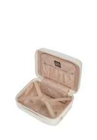Witte hard-shell cosmetica doos met roze interieur. Beschikt over een diagonale ribbelstructuur, een ritsclosure en elastische banden voor organisatie.