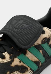 adidas Originals SAMBA LT  - Matalavartiset tennarit - core black/lucid blue/gold metallic