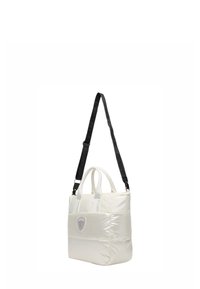 Borsa tote imbottita bianca con due manici superiori e tracolla nera staccabile. Presenta un logo sulla parte anteriore e una texture liscia e lucida.