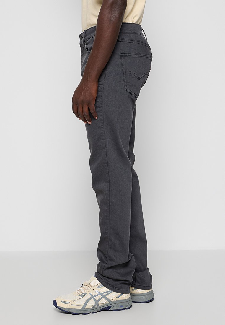 Grijze denim broek met een rechte pasvorm, voorzien van een klassieke vijf-pocketdesign en subtiele stiksels op de achterzakken.