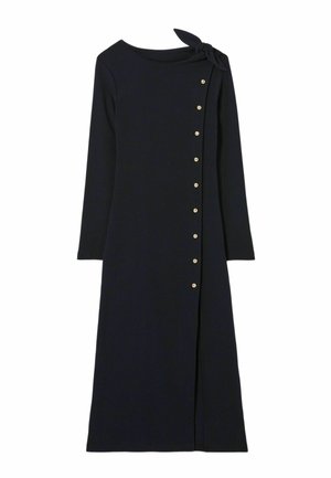 Robe bleu marine à manches longues avec un col rond, accent de nœud sur le côté et boutons dorés sur le devant. Texture lisse et silhouette cintrée.
