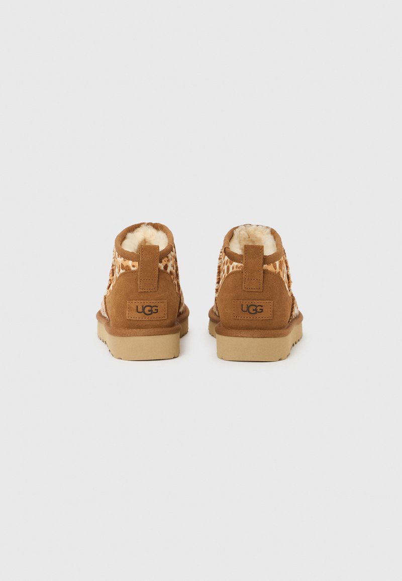 UGG CLASSIC ULTRA MINI - Zimní obuv - light brown