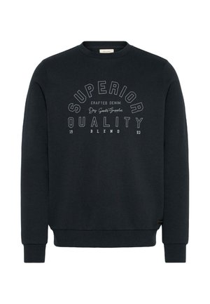 Sötét tengerészkék pulóver hosszú ujjakkal. Kerek nyakkivágással rendelkezik, és elöl fehér grafikus szöveg szerepel: "SUPERIOR QUALITY" különleges részletezéssel.