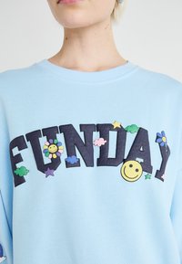 Pieces PCDINNA OVERSIZED - Sweatshirt - airy blue