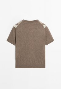 Short-sleeve brown knit sweater with ribbed hem and neckline, featuring beige and white diamond pattern accents on the shoulders.