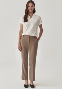TATUUM AMBRA - Polo majica - offwhite