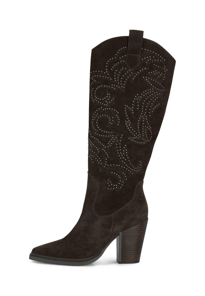 Bota alta de ante marrón hasta la rodilla con punta afilada, costuras detalladas y embellishments. Presenta un tacón grueso y apilado para mayor estabilidad.