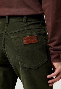 Wrangler TEXAS  - Jeans a sigaretta - forest night