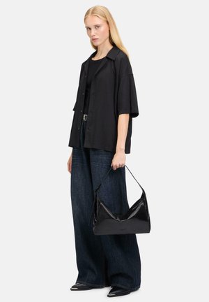 LOU HOBO GERÄUMIGE AUS IN CRINKLE OPTIK - Sac à main - schwarz