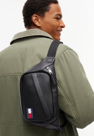 Tommy Jeans, DAILY BUMBAG - Sac banane - black