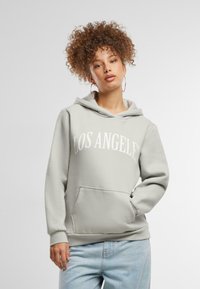 Felpa grigia con tasca frontale e testo bianco "LOS ANGELES". Tessuto morbido, vestibilità rilassata, cappuccio regolabile e polsini a coste.