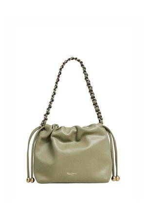 Sac à main vert olive doux avec un haut froncé, des côtés à cordon de serrage et une bandoulière en chaîne métallique tressée. Petit logo doré au centre à l'avant.