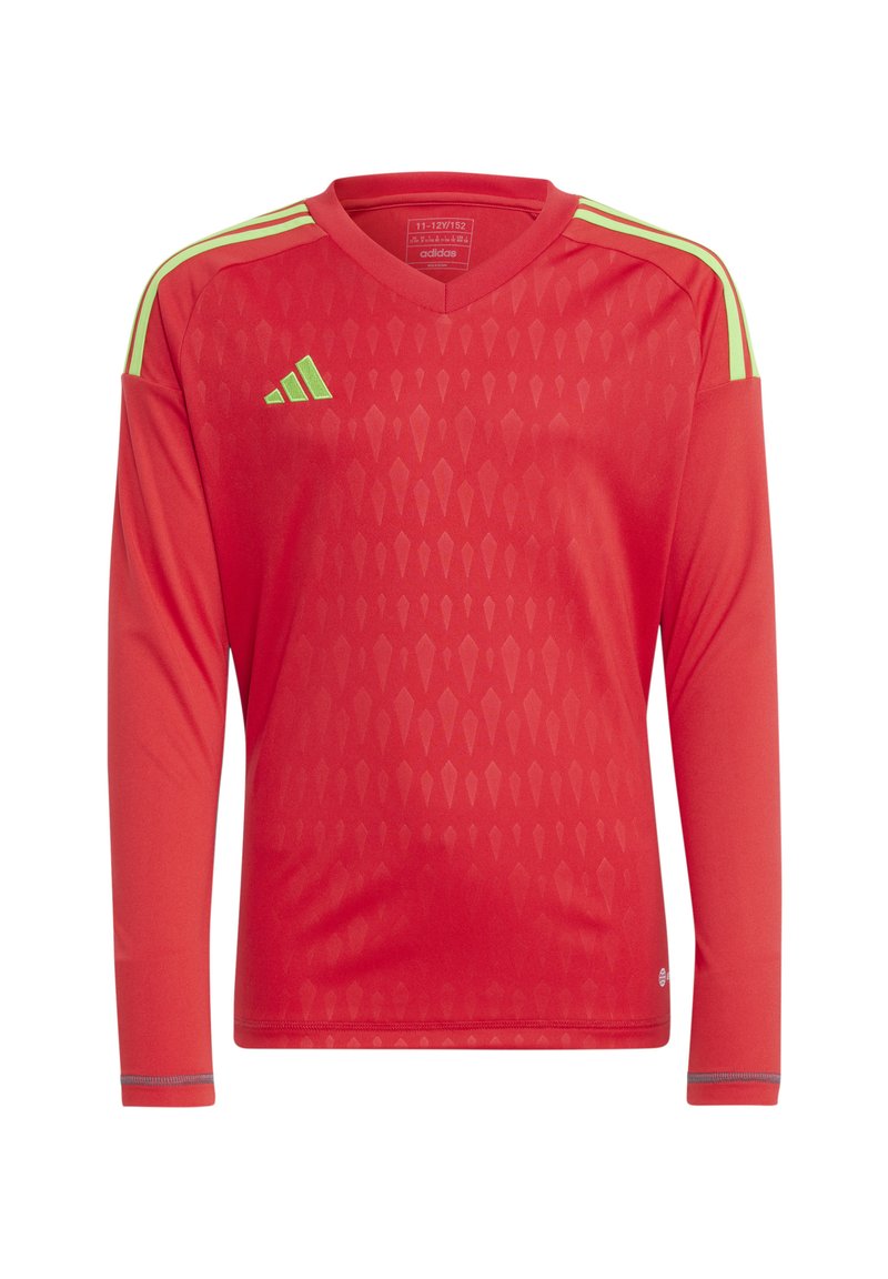 Jersey rouge à manches longues avec un col en V, présentant un motif en losange, trois bandes vertes sur les épaules et un logo Adidas sur la poitrine.