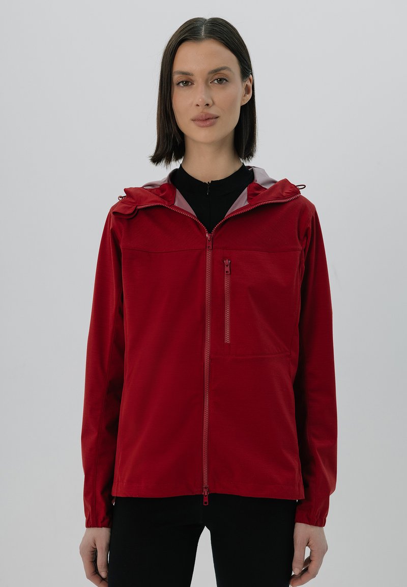 Czerwona kurtka na zamek błyskawiczny z kapturem i kieszeniami bocznymi, z teksturowanej tkaniny i kontrastowym szarym wykończeniem od wewnątrz. Slim-fit.