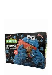 Scatola di cartone blu con un personaggio che tiene un regalo rosso, decorata con fiocchi di neve e bastoncini di zucchero. Contiene 12 paia di calzini da uomo, taglia 40-45.