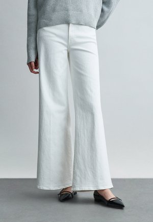 THE TWISTER SNEAK - Τζιν καμπάνα - white denim