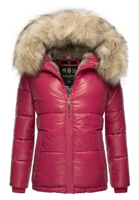 Giacca a vento fucsia con cappuccio in pelliccia sintetica, texture trapuntata lucida, chiusura frontale con zip e polsini a costine. Logo visibile all'interno del colletto.