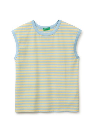 Chemise sans manches rayée horizontalement bleu clair et jaune avec un col rond et une étiquette verte United Colors of Benetton à l'intérieur du col.