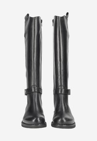 Bottes noires en cuir montant jusqu'au genou, avec une texture lisse, des fermetures éclair latérales et une sangle autour de la cheville. Bout arrondi et semelle plate.