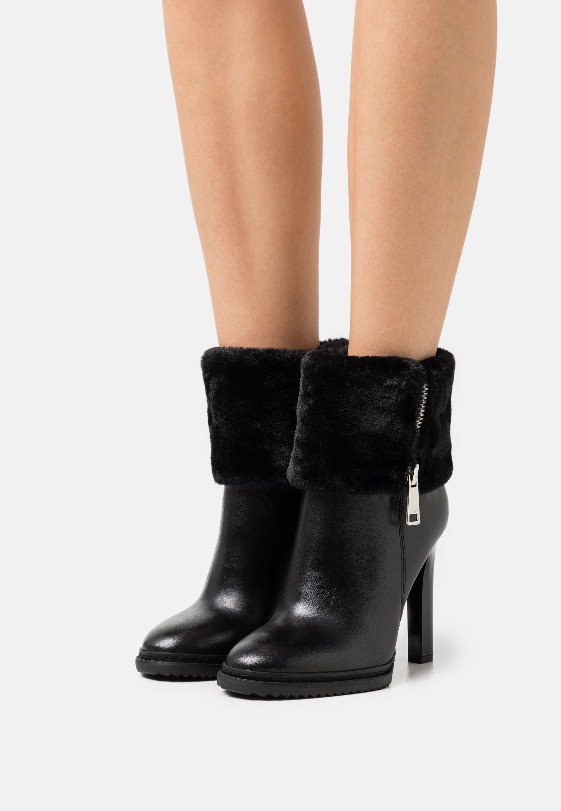 ugg jayne boots black