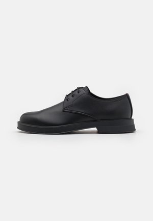 HUGO, Derbies & Richelieus - black