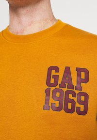 GAP Bluza