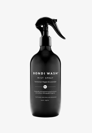 Bouteille de spray mist Bondi Wash en verre noir mat. Présente un spray noir et un texte blanc mettant en avant les détails du produit. Capacité de 500 ml.