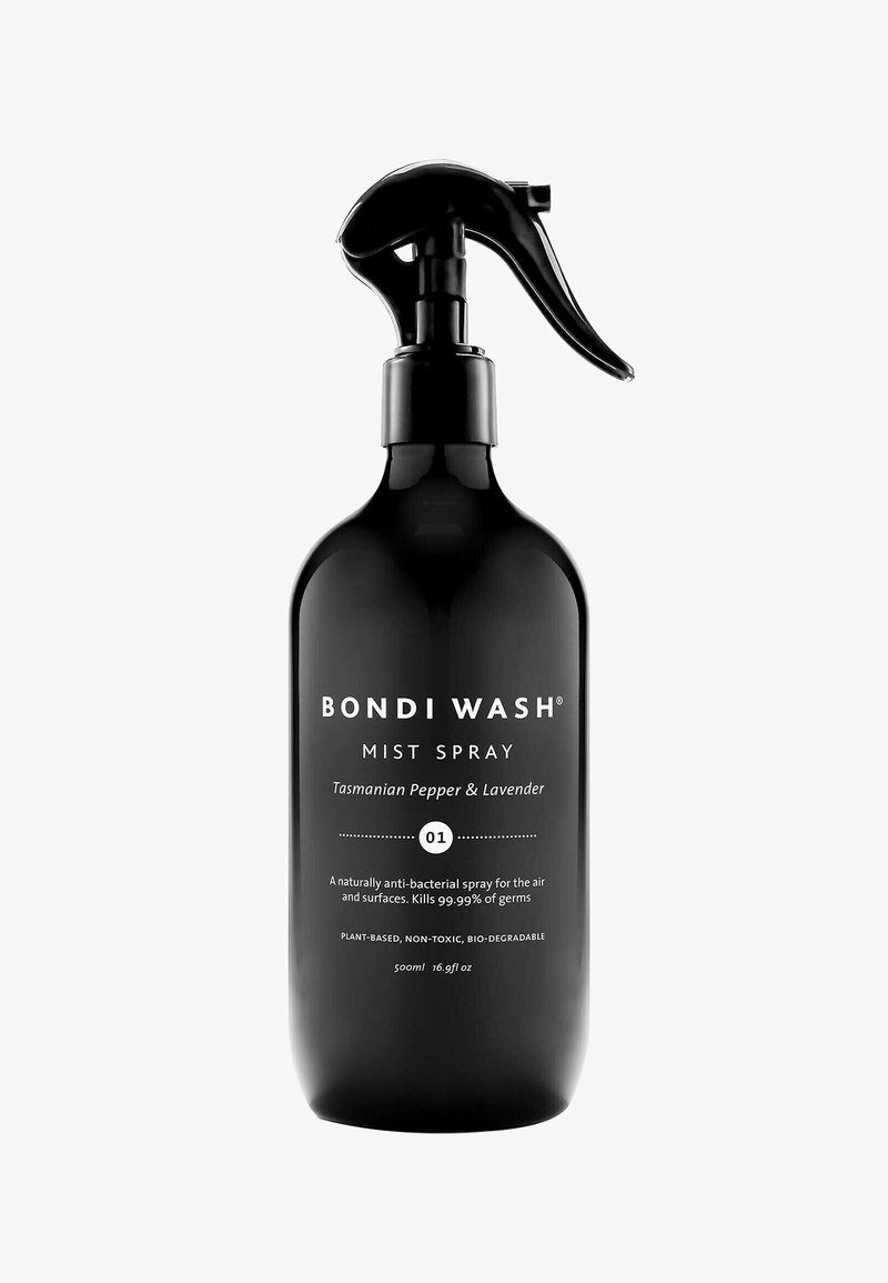 Bondi Wash Nebelsprayflasche aus matt schwarzem Glas. Mit einem schwarzen Sprüher und weißen Texten, die Produktdetails hervorheben. 500 ml Fassungsvermögen.