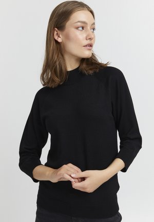 Maglione nero girocollo con maniche a tre quarti. Realizzato in un morbido tessuto con orlo e polsini a costine, presenta un design aderente.