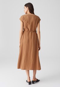 OPUS RELAXED FIT LONG - Freizeitkleid - golden oak