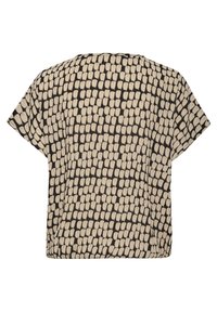 Haut à manches courtes présentant un motif noir et beige de formes allongées, avec une coupe ample et un tissu doux et texturé.