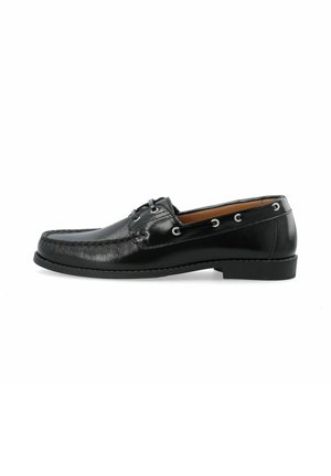 Scarpa da barca nera in pelle con dettagli di cucitura, chiusura con lacci e accentuazioni a occhiello rotondo. Profilo basso con suola in gomma.