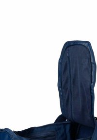 Marineblauwe sporttas met een gestructureerde afwerking, voorzien van een open bovenkant en een mesh ritsvak aan de zijkant voor gemakkelijke toegang.