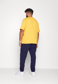 Lyle & Scott PANT - Calças de fato de treino - navy